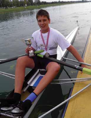 Od toga dana, i tako već dvije i pol godine, veslanje je sastavni dio moga života. Vrlo brzo nakon upisa počele su i regate kojima sam se jako veselio. Svoju prvu regatu pamtim i po prvoj medalji.