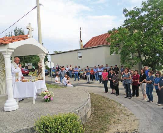 I zasvijetlili su još za života na zemlji, čineći mnoga čudesna djela među ljudima u Ime i na slavu Božju.