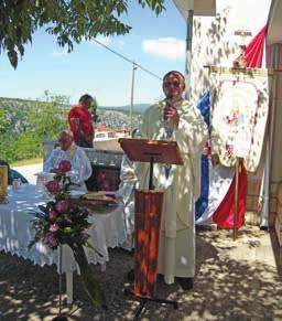 Svečano euharistijsko slavlje uoči kojeg je održana tradicionalna procesija u kojoj su prološke djevojke odjevene u narodnu nošnju ovoga kraja nosile sliku Srca Marijina,