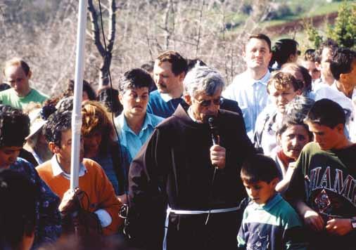 Meditativni kutak Vidioci govore Godina vjere Nastavak s 11. str. nost smesti da molim. Osim toga, u vremenu suše treba neumorno zalijevati polje kako bi opet jednom procvjetalo, kaže jedan duhovnik.