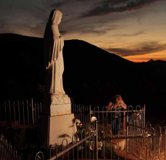 Poruka za sadašnji trenutak Poruka za sadašnji trenutak Marija, Isusova i naša majka Unutar Kristova otajstva Marija zauzima mjesto od posebne važnosti.