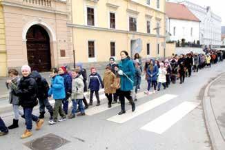 11 SUDJELOVALI SMO U PROCESIJI I MISNOM SLAVLJU NA CVJETNICU Središnje slavlje Nedjelje muke Gospodnje u požeškoj Katedrali, 24. ožujka predvodio je biskup msgr. dr.