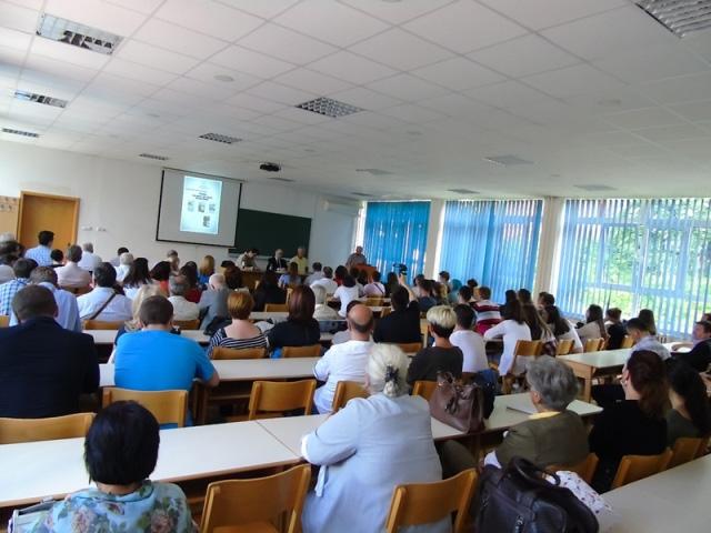 dr. Rasim Muratović, direktor Instituta za istraživanje zločina protiv čovječnosti i međunarodnog prava Univerziteta u Sarajevu, kao i prof. dr. Smail Čekić.