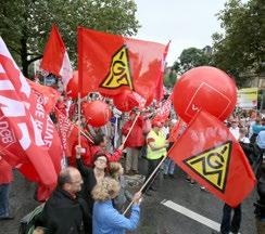 33 1990. godine Tarifne strukture za nove savezne pokrajine IG Metall savladava izazove ponovnog ujedinjenja te uspostavlja sindikalne i tarifne strukture u novim saveznim pokrajinama.