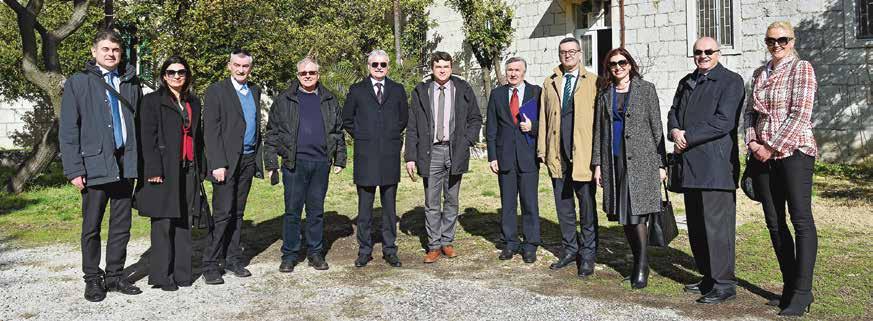 Njh točno 30, to sve redom redovth studenata, sv će mat mogućnost studrat u dvnom turstčkom gradu uz potporu Mnstarstva znanost obrazovanja. Dakle, za njh potpuno besplatno. Kad je prof. dr.