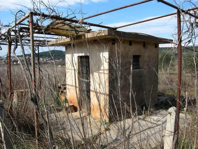 Građena uz upotrebu cementa, koji je na širem splitskom području prisutan još od početka 20.