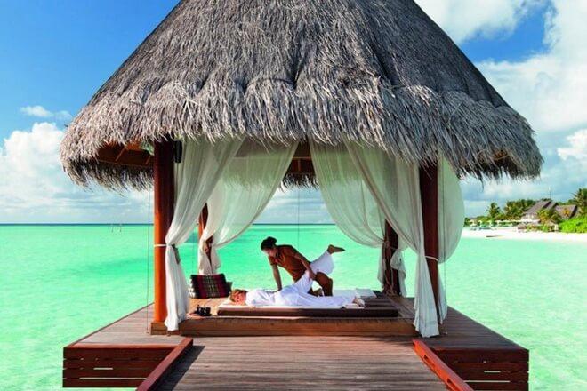 Maldivi - spa i meditacija Apsolutni raj na otoku: tirkizno more, čist bijeli pijesak ova ekskluzivna grupa otoka nudi neke od najboljih ljetovališta na svijetu.