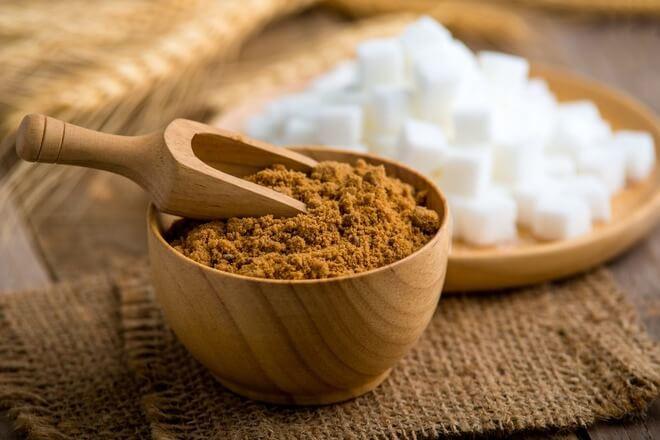 Kokosov šećer nutritivno bogatstvo Kokosov šećer ima znatno više hranjivih tvari od običnog šećera, a njegov glikemijski indeks je znatno niži.