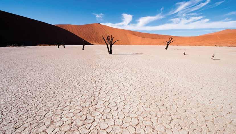 Prvo što upada u oči kada se pogleda karta Namibije su golema pustinjska prostranstva, ali su ipak određene pojave privukle osobitu pažnju ne samo znanstvenika, već i fotografa i turista.