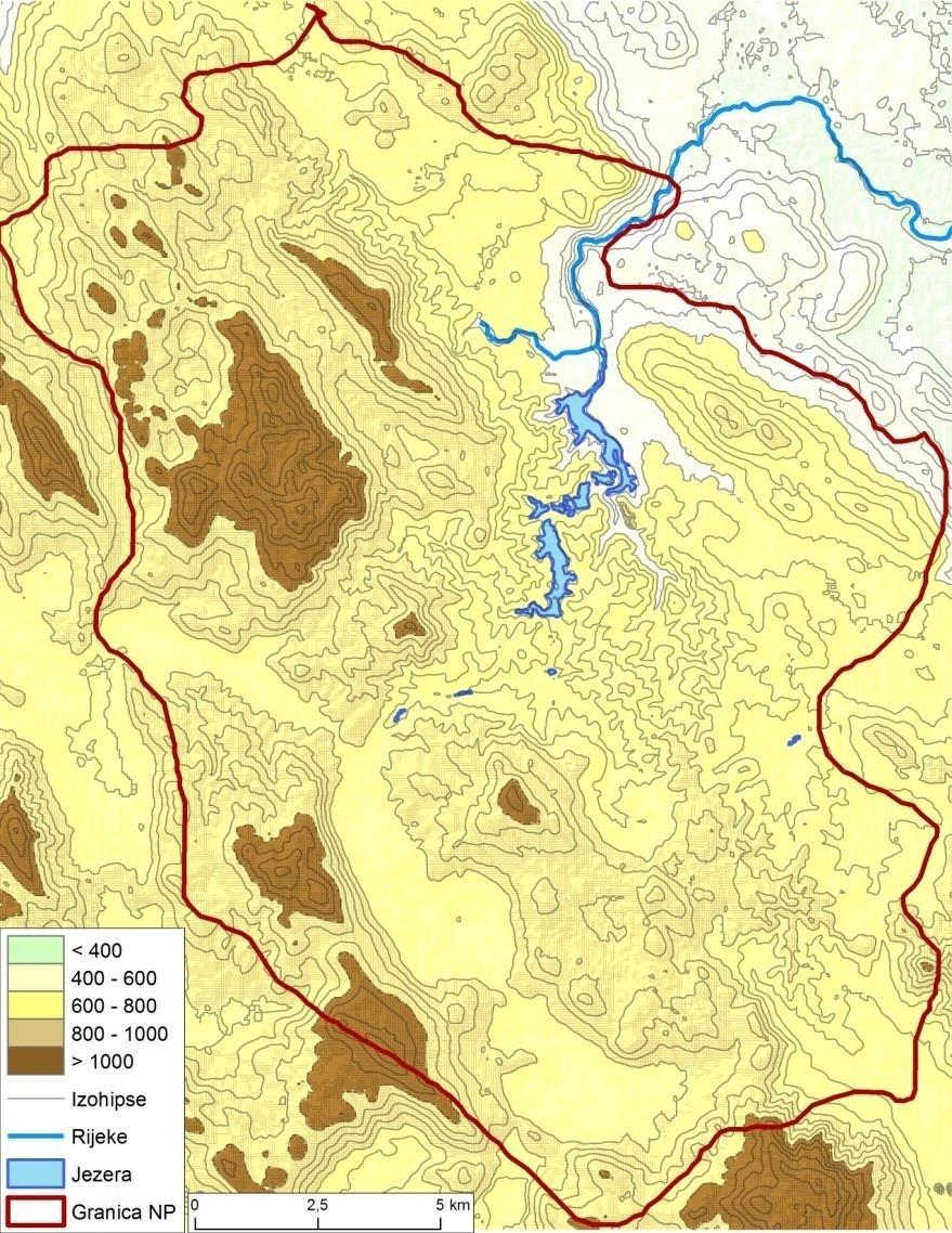 od 600 do 800 m što spada u gromadna gorja i visoravni (sl. 2.). Klima je usko vezana uz reljef pa u Parku prevladava prijelazni tip klime između primorske i kopnene.