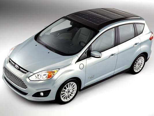 [Slika 21] prikazuje Ford C-Max sa fotonaponskim panelima za punjenje baterije. Slika 21.