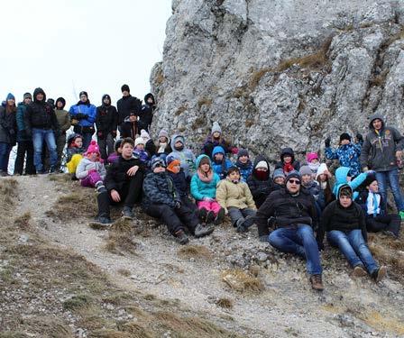 DRUŠTVO Zimovanje članova Odreda izviđača Sirius na Kalniku 12 Varaždinski i čakovečki izviđači tradicionalno su započeli godinu odlaskom na zimovanje pa je ove godine 45 članova udruge Odred