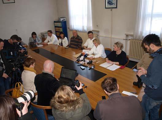 AKTUALNO Stručno vijeće za ostanak dr. Zember Struka je u četvrtak dala podršku ravnateljici dr. Sanji Zember i izjasnila se da i dalje želi da ona vodi varaždinsku Opću bolnicu.