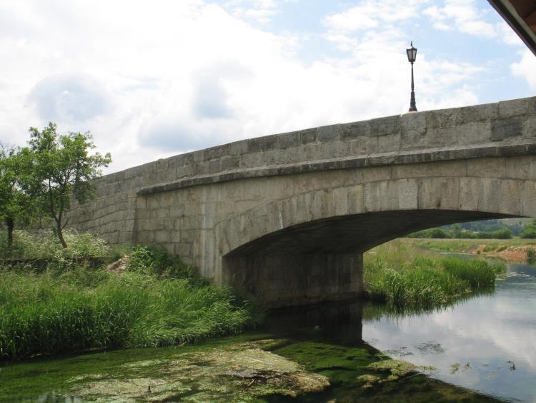 24. Kameni most preko Gacke CIVILNA GRAĐEVINA KARTOGRAFSKA OZNAKA: CG VALORIZACIJA: regionalni
