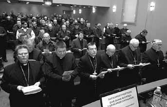 Dvjestotinjak okupljenih predstavnika dekanata iz svih hrvatskih biskupija te biskupijskih pastoralnih i katehetskih ureda promišljali su o pastoralno-katehetskim modelima priprave i slavljima