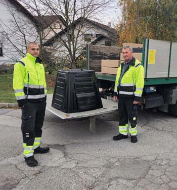 šumi. Veliki broj velikih i najsitnijih živih bića (mikroorganizama, gljiva i praživotinja) stalno usitnjava, proždire i probavlja biorazgradivu organsku masu.