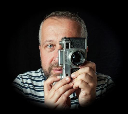 Samir Zahirović, Tuzla Samir Zahirović rođen je 1968. u Tuzli, gdje i danas živi i radi. Član je Foto-kino kluba Tuzla te Grupe Lucido iz Lukavca.