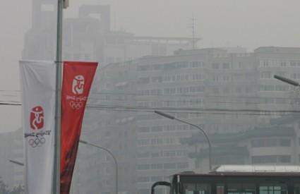 Локални ефекти загађења ваздуха се данас испољавају изнад градова, у виду промјене микроклиме одређеног урбаног подручја.