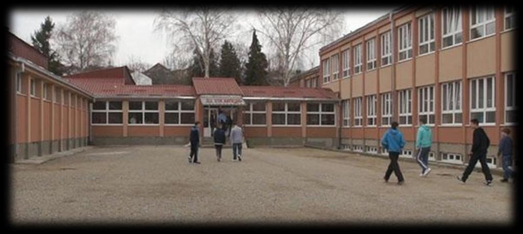 Школски простор Образовно-васпитни рад остварујуе се у матичној школи и издвојеним одељењима у Подвису и Васиљу.