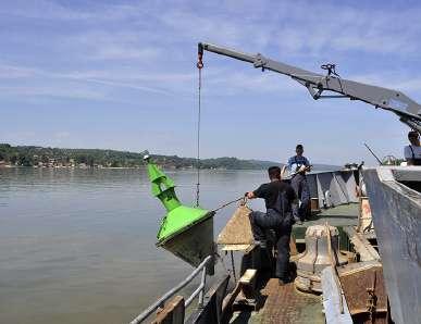 Great Morava Велика Морава green buoy зелена бова притока Дунава, улива се код Смедерева, Србија зелена плутајућа пловидбена ознака означава леву границу пловног пута ground water подземне воде вода