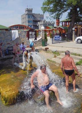 Od lo kve to ple vo de u ko joj su se ku pa li seqani, stoka i traktori danas je to rekreaciono ugostiteqski centar sa velnes i spa tretmanima, masa`ama, bazenima, tretmanima lekovitim blatom i