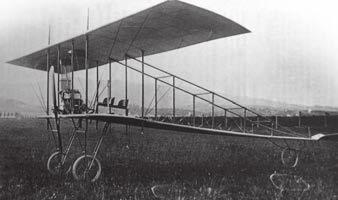 Bilo je prirodno da se u doba uzleta prvih zrakoplova izumitelj ovako nemirna duha okuša u aerotehnici.