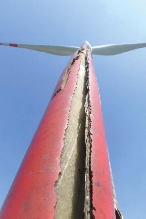 Na lopaticama rotora. Nastavak rada turbine može dovesti do ozbiljnih naknadnih oštećenja. Mjerni sustavi struje munje često se koriste za otkrivanje događaja munje i sprečavanje naknadne štete.