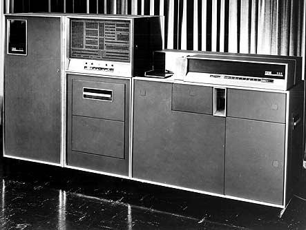 Razvoj računala - Generacije računala 32 Druga generacija računala Aktivni element tranzistor i prva superračunala Početak razvoja viših programskih jezika ALGOL,