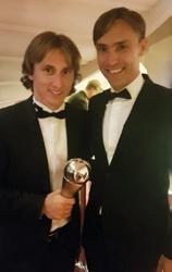 MODRIĆ MAJSTOR NA POZORNICI, BOBAN MAJSTOR CEREMONIJE Stvari započnimo, ajmo reći, malo subjektivno. Samo malo, ali neka. U Hrvatskoj se vrlo često osjeti kompleks manje vrijednosti.