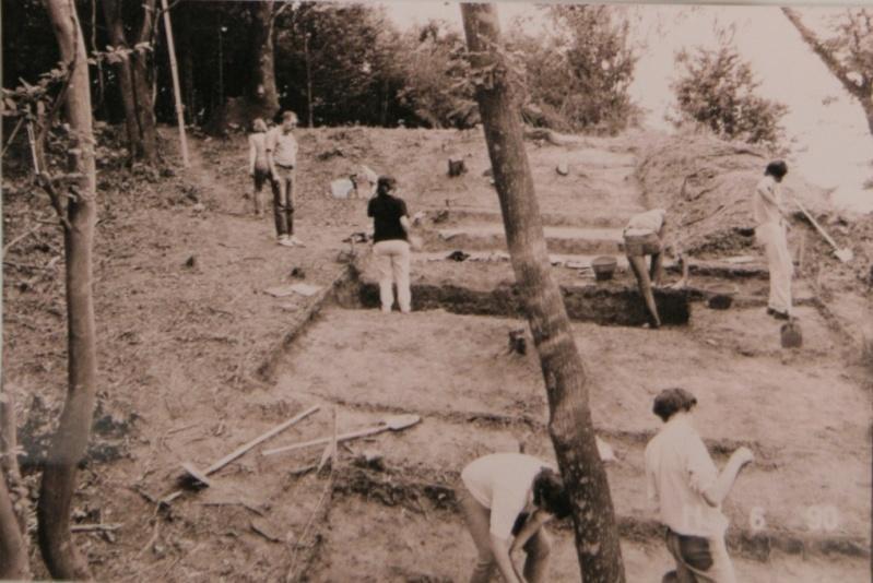 Slika 4: fotografija s istraživanja gradine Marić 1990.