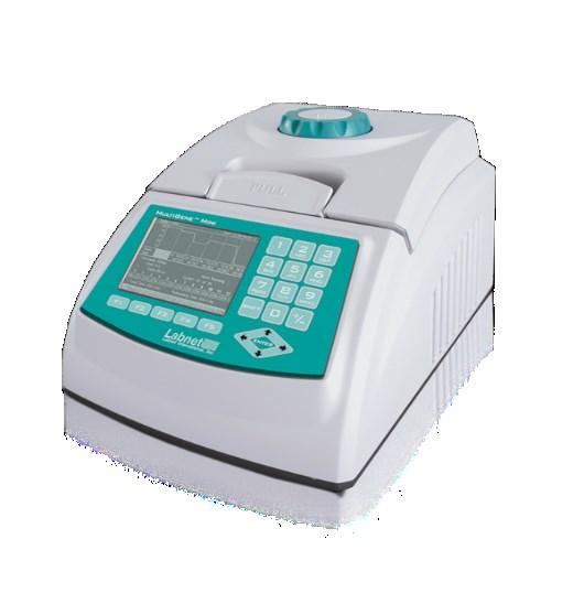 Cijela metoda provodi se u uređaju koji se naziva Thermocycler, a njegova funkcija je da precizno i brzo zagrijava ili hladi PCR smjesu prema zadanim temperaturama te da održava temperature kroz