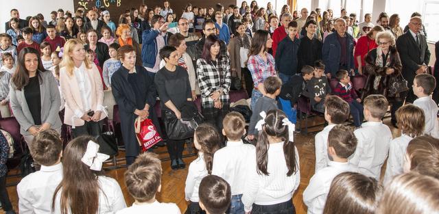 Свечана приредба за Дан школе одржана је 10. маја. Хор је отпевао најпре Химну Светом Сави, а затим је директор поздравио ученике, родитеље и наставнике.