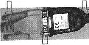 и годишњим жиговима, утиснутим у оловне пломбе (слика 1); - кућиште са унутрашње стране и поклопац USB конектора електронског рачунара/показног уређаја, жигоше се основним и годишњим жиговима,