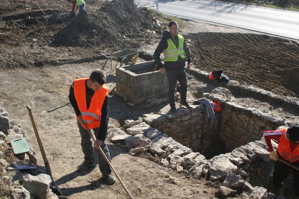 Slika 3. Radovi na AN 5. Tijek istraživanja i rezultati istraživanja Osnovna stratigrafska slika lokaliteta na AN 5 Bunar na Glavičinama, obuhvaćen ovim istraživanjem, sadržavala bi sljedeće podatke.