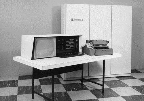 Четврта генерација рачунара (1971-1989): -стварање микропроцесора (специјални тип интегрисаних кола, која представљају данашње рачунаре) -микропроцесор обједињује све функције једног рачунара -као