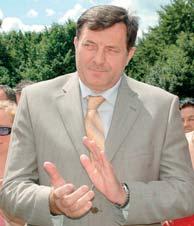 ^ak kada se nalazio u opoziciji, Dodik je u mnogim anketama progla- {en za najpopularnijeg politi~ara.