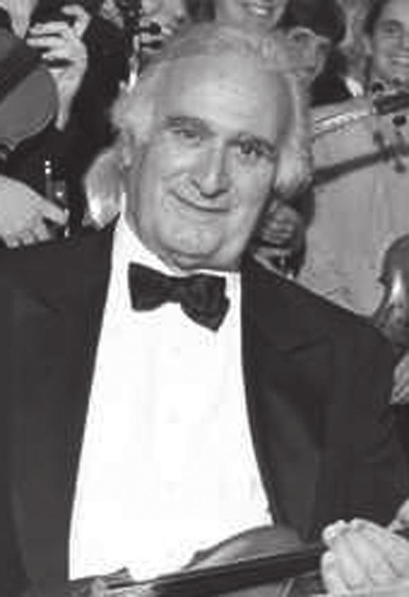 Tonko Ninić hrvatski violinist i glazbeni pedagog, rođen 1934. Diplomirao je violinu na Muzičkoj akademiji u Zagrebu (V. Huml, I. Pinkava), gdje je i predavao; od 2008. profesor emeritus. Od 1957.