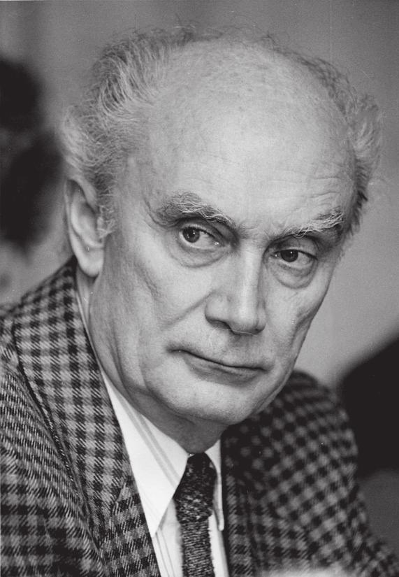 Zlatko Stahuljak rođen je 1933. u Zagrebu. Diplomirao je na Filozofskom fakultetu Sveučilišta u Zagrebu (1960.), a potom i na zagrebačkoj Muzičkoj akademiji (1963.). Studij viole nastavio je kod Ladislava Černyja u Pragu (1967.