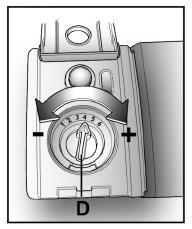 Regulisanje sredstva za ispiranje od 1 do 6 Regulator (D) se nalazi ispod poklopca i može se okrenuti u okviru 6 pozicija. Perporučena pozicija je 4.