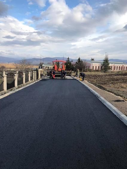 Dobitnici VUČITRN Asfaltiranje lokalnog puta u selu Slatina Projekat je sufinansiran od strane MALS i opštine Vučitrn.