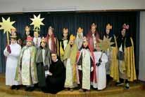 Najprije smo počeli s djecom, pjevačima Betlehemske zvijezde, koja su donosila radost vjernicima našega grada između Božića i Nove godine. Još prije Božića marljivo su učili božićne pjesme.