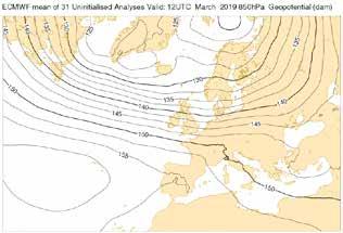 Travanj 2019. Prema srednjem mjesečnom stanju atmosfere na izobarnoj plohi AT 500 hpa u travnju (slika 15) se od Grenlanda pružala duboka dolina čija je os dosezala preko Alpa sve do sjevera Italije.