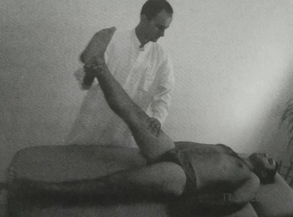 Slika 8. Lasegueov test Test istezanja femoralnog živca najčešće se izvodi u ležećem potrbušnom položaju.