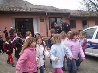 Posjetili su nas prometni policajci. Bilo je zanimljivo.