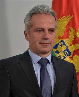 Predgovor Kemal Purišić Ministar rada i socijalnog staranja Poznato je da su nakon izbijanja sukoba u bivšim jugoslovenskim republikama, u Crnu Goru pristizala lica sa područja koja su bila zahvaćena
