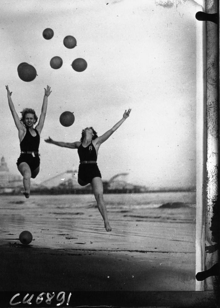 Игра балона, 1933.
