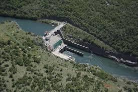 PROIZVODNJA ELEKTRIČNE ENERGIJE Izgrađena akumulacijska jezera imaju ukupni volumen od 954,7 milijuna m3, od čega je 17% na crnomorskome slivu i 83% na jadranskome slivu Najpogodnije