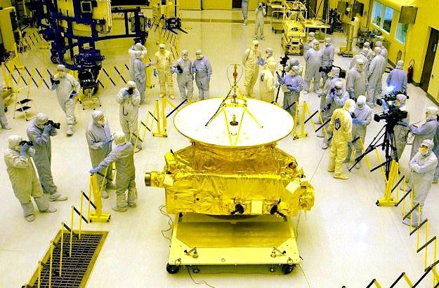 New Horizons koristi radioizotopske generatore (RTG) sa oznakom F-8, sa 18 termičkih modula GPHS (General Purpose Heat Source)