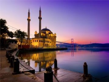ostavljaju na posetioce poseban utisak. Istanbul je danas moderna metropola, važan trgovački centar i pravi je raj za kupovinu. Godine 1923.