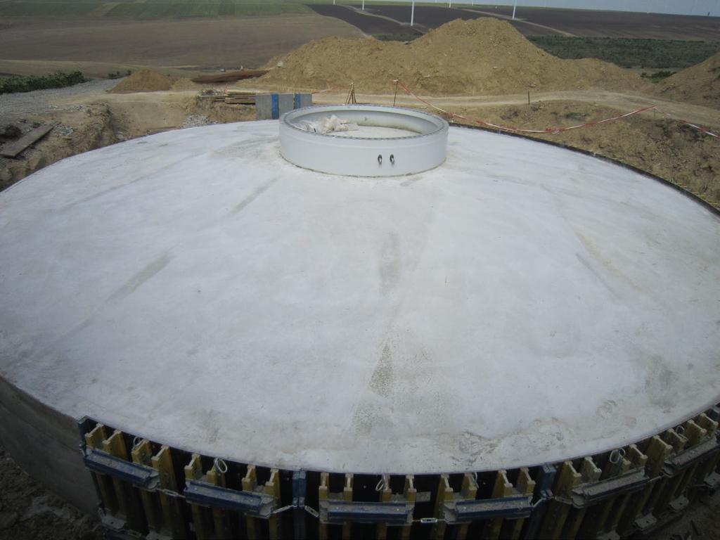 Očvršćavanje betona predstavlja egzoterman proces koji oslobađa veliku količinu toplote u jezgru betona, zbog čega je potrebno preduzeti neophodne mere za